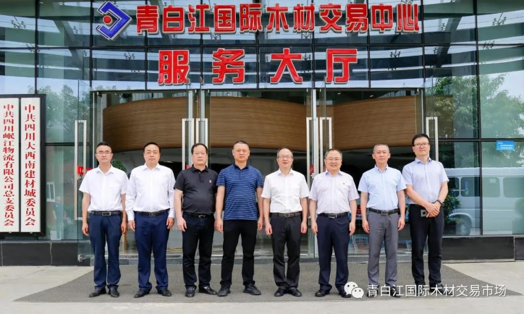 【中心動(dòng)態(tài)】溫州市現(xiàn)代集團(tuán)董事長楊作軍一行參觀考察我中心