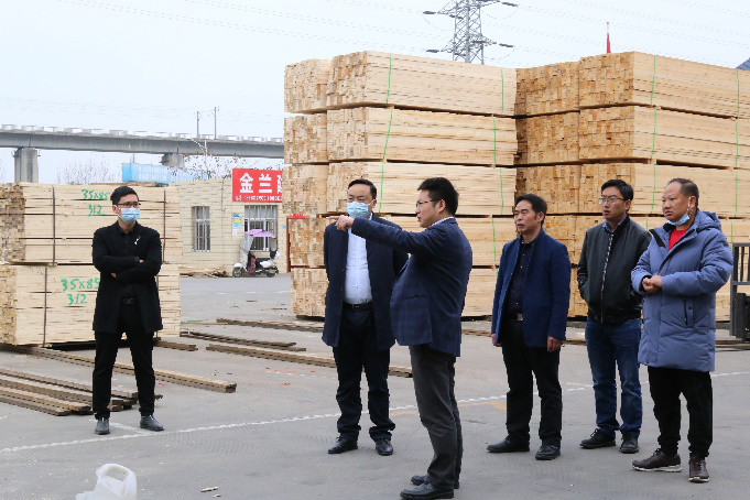 【中心動態(tài)】省州人社系統(tǒng)領(lǐng)導蒞臨青白江 國際木材交易中心調(diào)研指導工作