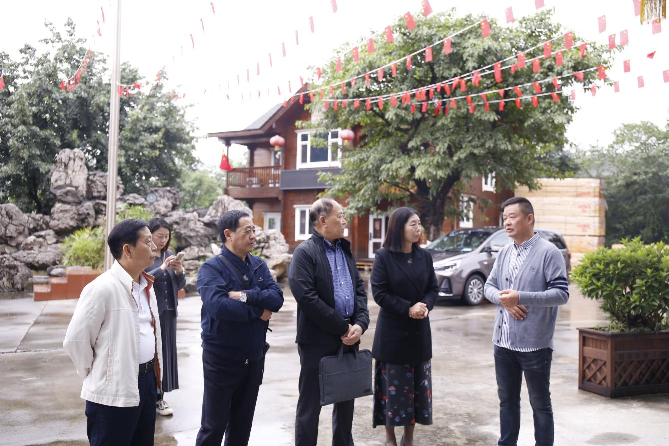 【木文化交流】成都市關(guān)工委副主任薛敏、昌世軍一行 蒞臨園區(qū)參觀調(diào)研